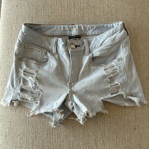 American Eagle super stretch midi jean shorts, size 6, light distressed wash